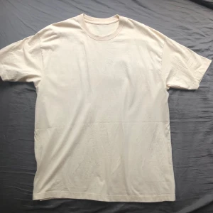 Blank T-shirt, ny - Basic blank t shirt  Storlek: XL Skick: ny Pris: 50kr