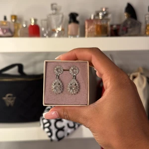 Lily n rose - Lily and rose örhänge i silver.