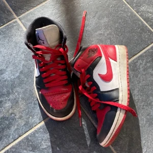 Röda jordans - De är inprincip som nya använder aldrig. Skriv för mer bilder, pris kan diskuteras