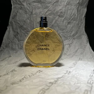 Chanel Chance  - Jag säljer sampels och priset är per milliliter ( INTE HELA FLASKAN))   29kr per milliliter (1ml = 10 spray )  Priset är fast men vid större beställningar kan priset diskuteras! Skriv till oss gärna innan ni köper !