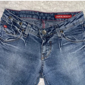 Miss Sixty Jeans - Säljer dessa jeans som inte passar mig🤍