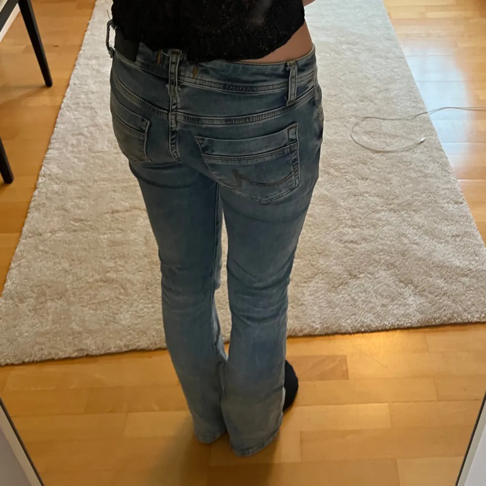 Sååå fina och slutsålda jeans ifrån ltb i 24/32. Använda kanske två gånger så i nyskick🤗🤗Säljer pga att de tyvärr är lite korta på mig. Skriv gärna för fler bilder eller frågor🤗🤗. Jeans & Byxor.