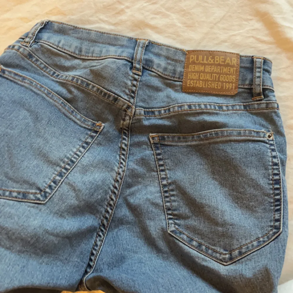 Ett par medelhöga jeans i storlek 32💞. Jeans & Byxor.