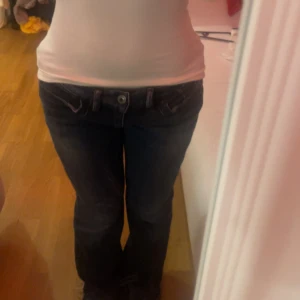 lowwaist jeans💓 - Säljer dessa jätte snygga lowwaist diesel jeans!💞storleken är 34 o längd för nån som är ca 160🥰 Hör av dig om du vill diskutera pris osv!