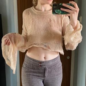 Tröja - Cool och najs tröja med långa armar som jag aldrig använt