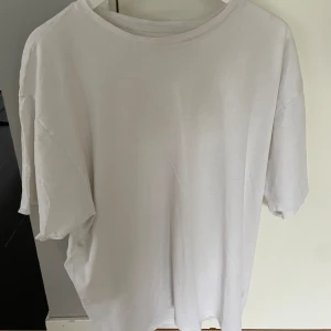 Vita t-shirts  - Strl 5xl 3st vita t-shirts för 75kr