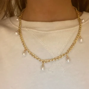 Guld halsband  - Halsband med pärlor, gjort det själv!