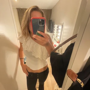 Zara topp - Säljer min zara topp då jag inte använder den längre! Skriv för fler bilder