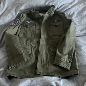 Ralph lauren Field jacket - Hej säljer min helt nya aldrig använd ralph lauren field jacka. Säljer för att den inte passade mig. De är XL 18-20 men passar S eller M