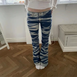 Bootcut lowwaist jeans med ”zebramönster” - Såå snygga! Använd gärna köp nu