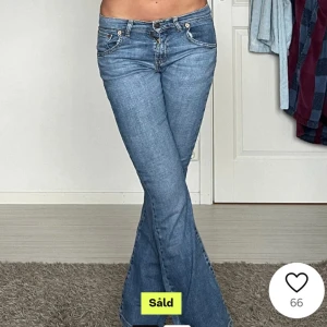 Levi's jeans - Hej! Nu säljer jag dessa jeans från Levi's. Byxorna är i nyskick och har använts 1-2 gånger. Byxorna säljs pga jag inte gillar passformen på mig och de var förstora i midjan. Köpte byxorna för 550kr.  Hör gärna av dig vid frågor eller funderingar!🫶🏻