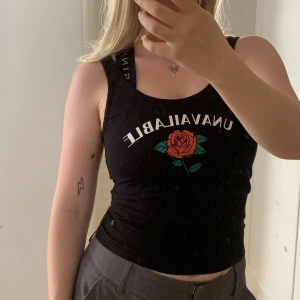 Svart linne - Svart linne med tryck