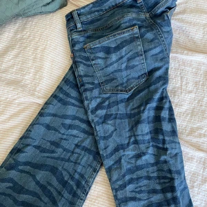 Zebra jeans  - Jeans med zebra mönster! Andvända fåtal gånger