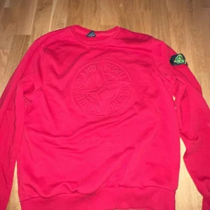 Stone island tröja - Stone island tröja  Mycket bra skick  Fick av min kusin drf inget kvitto  