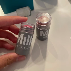 Milk blush - Säljer två milk blushes i färgen QURIK och RALLY. Använt jätte lite. 140/st