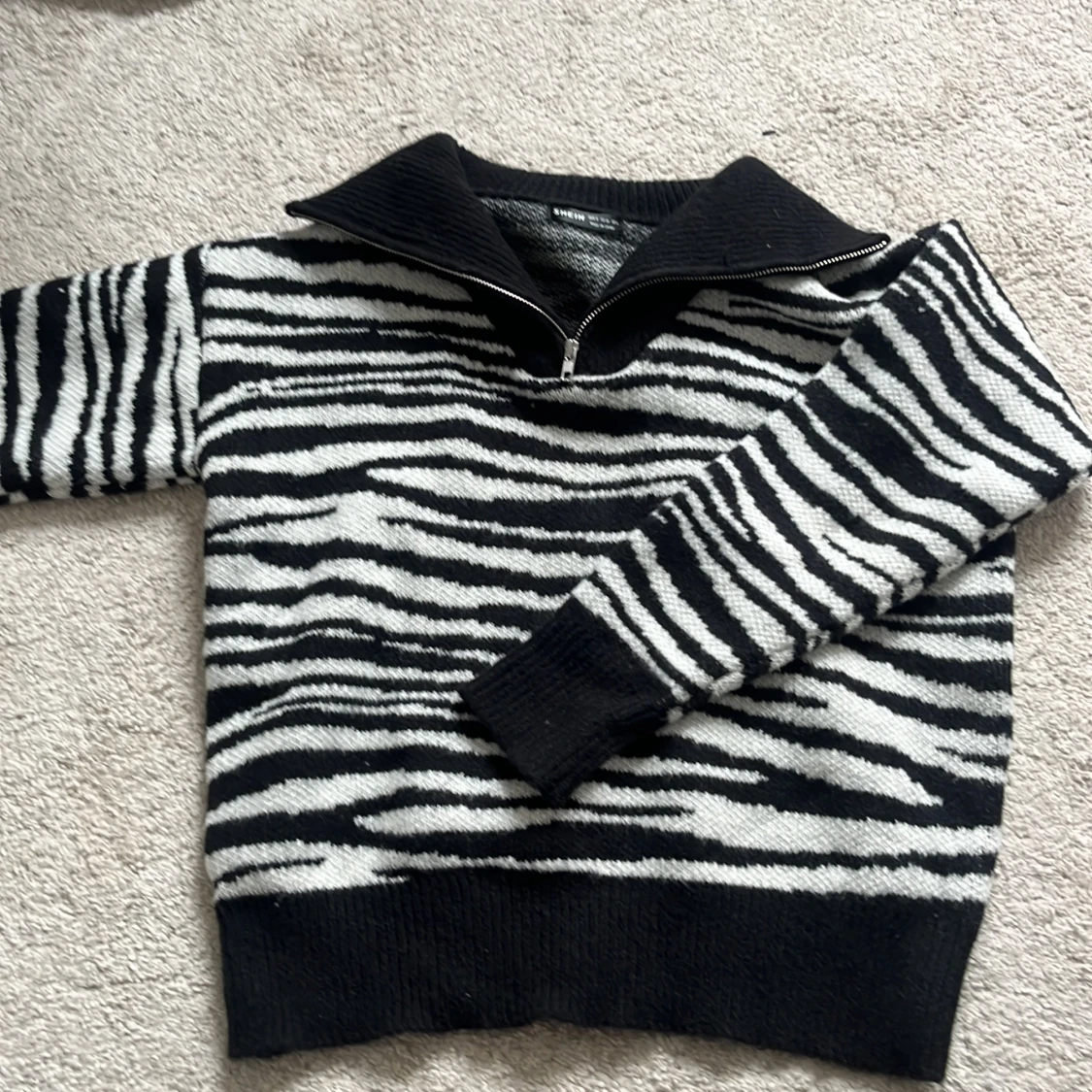 Tjocktröja med zebra mönster - 90