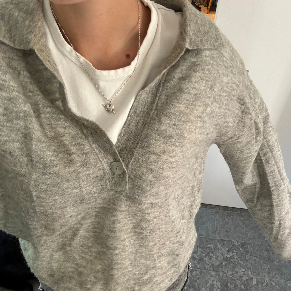 Grå tröja från & Other Stories - 90