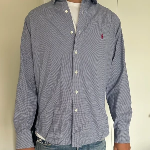 Ralph lauren skjorta  - Fin skjorta! Storlek 40-41 men sitter som L