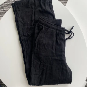 Svarta Linnebyxor  - Skitsnygga raka lågmidjade linnebyxor🖤