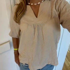 Beige blus🧡🧡 - Så snygg och skön🤍🤍