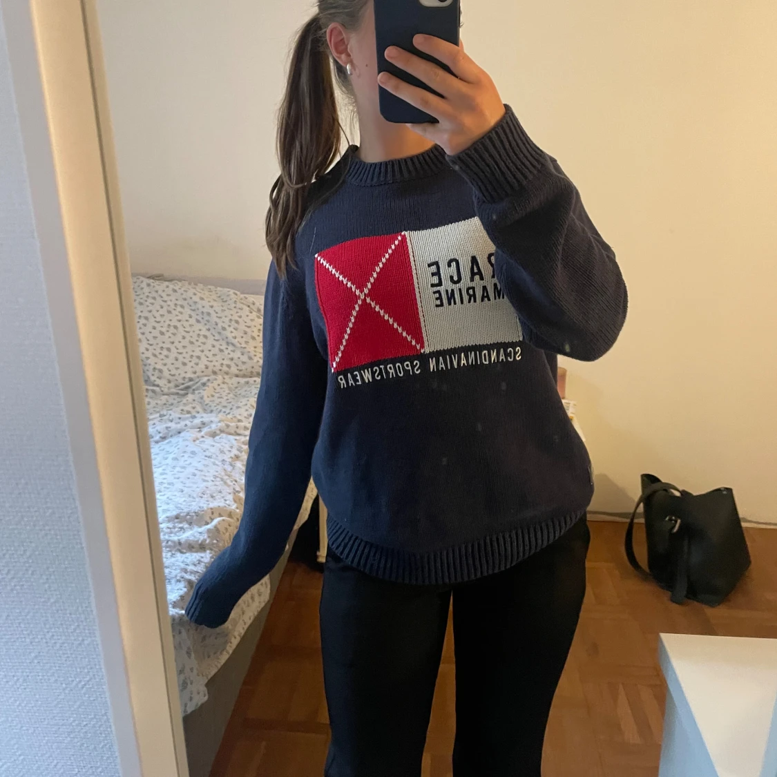 Marinblå stickad tröja 