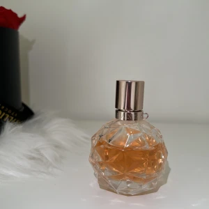 Ariana Grande  - Säljer Ari EdP 50ml, bollen saknas till flaskan. 