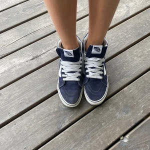 Marinblå höga vans  - Använda men bra skick 