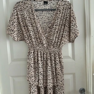 Sommarklänning  - Fin mönstrad klänning från Gina 