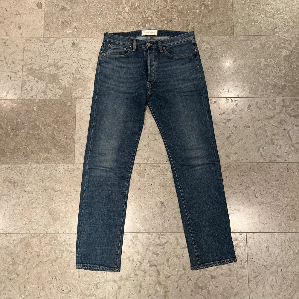 Blåa jeans med najs passform. Nypris ca 2000kr  Modell CM002. Jeans & Byxor.