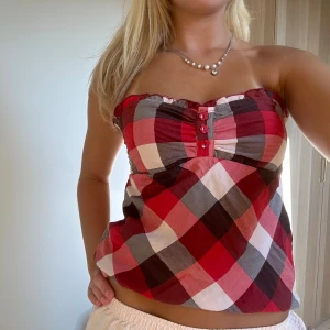 Cool topp - Säljer denna snygga bandeu topp