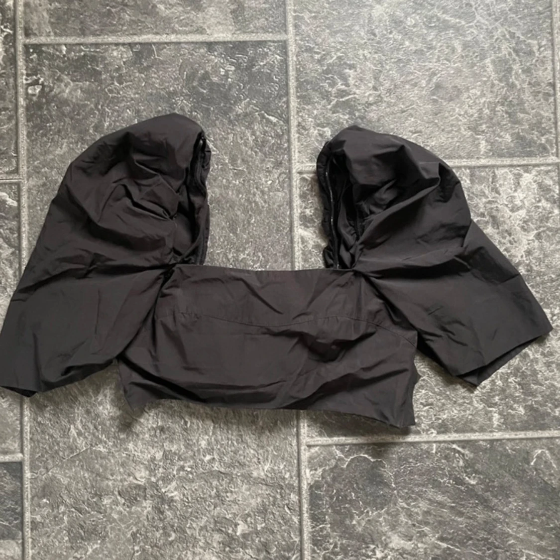 Svart croppad topp - 92