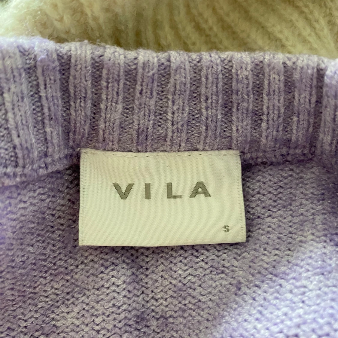 Ljuslila tröja från VILA - 91