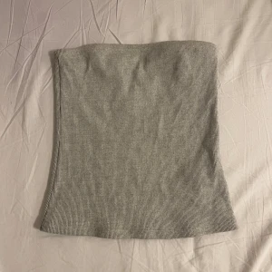 Grå ribbad tubtopp  - Söt, köpte förra året men aldrig använd därme ny skick 😁