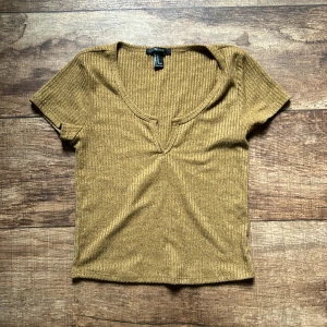 Tröja - En brun/beige tröja från forever 21 i storlek M. Skriv om du har några frågor!🤎