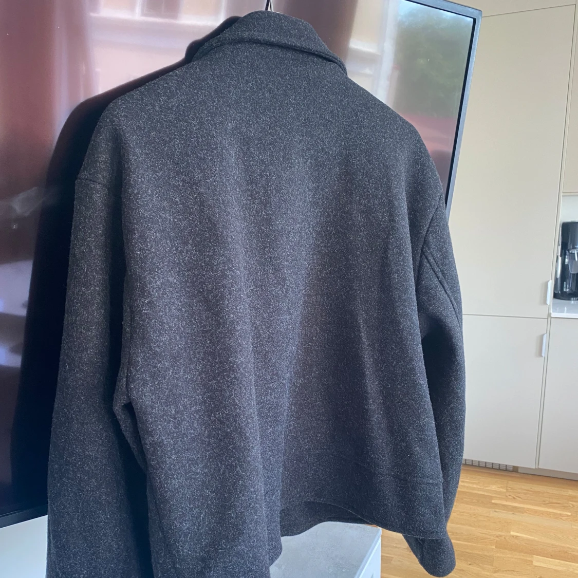 Mörkgrå kort kappa - 2