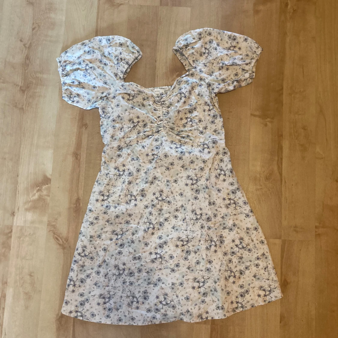 Söt linneklänning från H&M