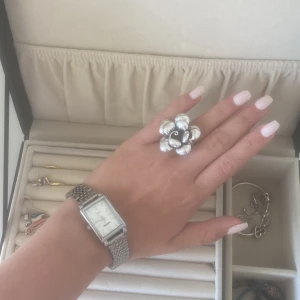 Jätte snygg silver klocka!🐆💕 - Fin oanvänd silver klocka som är helt nyköpt💛säljer då den inte kommer till användning💓