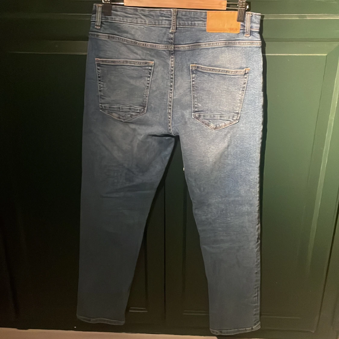 Mörkblåa jeans från Solid. - 90