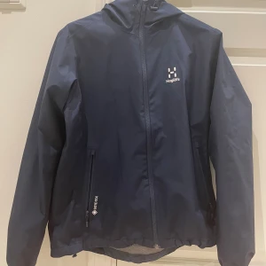 Haglöfs jacka  - Haglöfs jacka som knappt är använd.