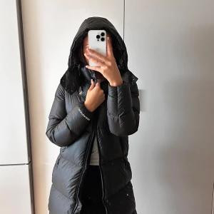 Calvin klein - Vinterjacka ifrån Calvin Klein💕 Stl: xs men lite oversized🫶🏽 Använd ett fåtal gånger🤍