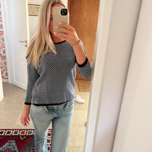 Prickig stickad - Prickig stickad tröja 