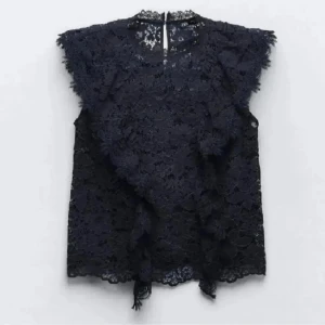 Tröja  - Me mönster i färgen svart stolek s o xs 