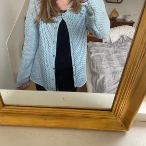 Blå kofta - Säljer nu en blå söt kofta i storlek Xs superbra skick.🩷🩷från rabalder