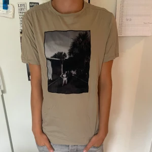 Limitato tshirt  - Snygg limitato i mycket bra skick 🤩 Hör av dig vid minsta lilla fundering 💭  
