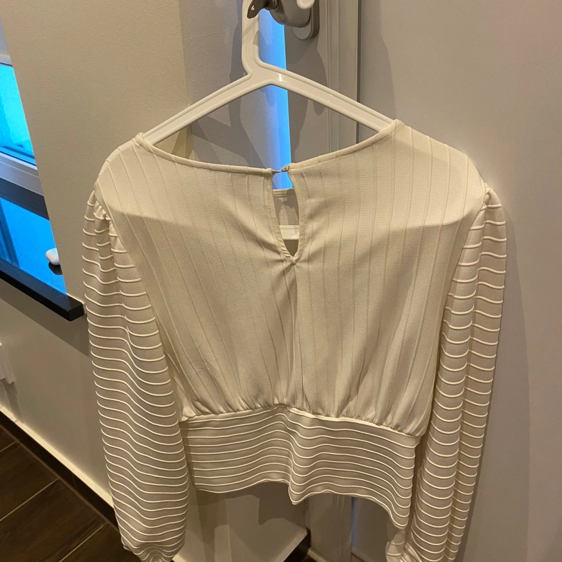 Vit ribbad topp - 90