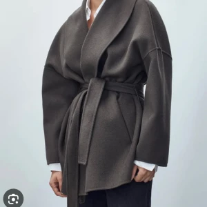 Massimo dutti kappa - Superfin kappa från massimo dutti i storlek S