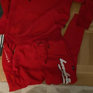 Hoodrich dress - Använt en gång Byxorna 400kr strlk xs Hoodien 550kr strlk s Båda 900kr 