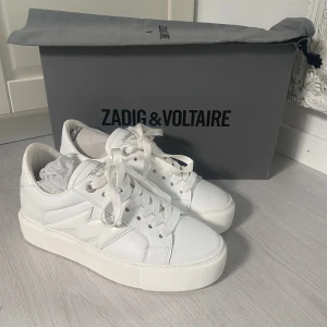 Zadig Voltaire sneakers - Helt nya Zadig Voltaire sneakers, Endast testade🫶🏼 Säljer efs dom tyvärr va för stora för mig🤍 