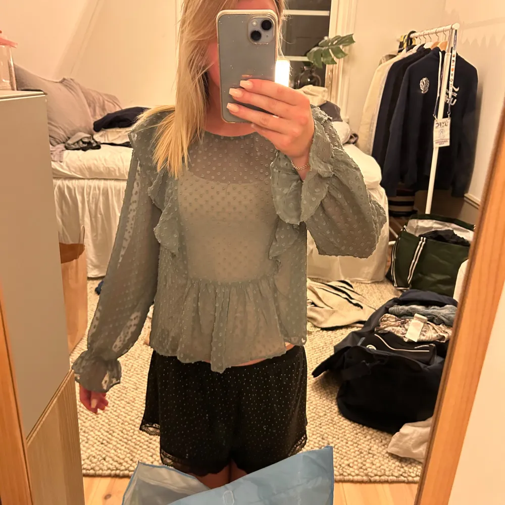 Så söt blus som inte säljs längre 💗💗storlek L sitter som S. Puserot.