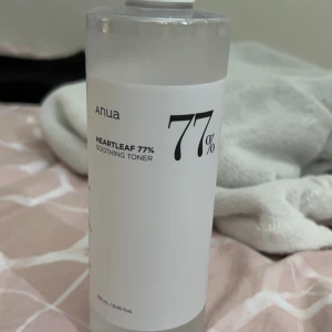 ANUA heartleaf 77% soothing toner - Säljer denna populära koreanska soothing toner. Den är knappt använd då jag måste använda andra produkter pga en medicin jag tar. Så den är så gott som ny:) Kan fraktas för 50kr! Betalning sker endast via Swish.